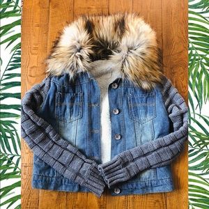 Beautiful Jean Jacket w/ fur! 💛